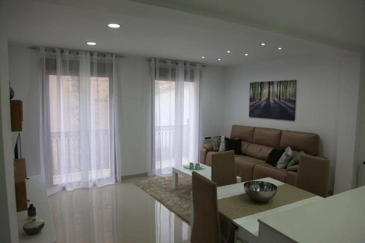 Alogia, Pastora, Yerbater Apartment